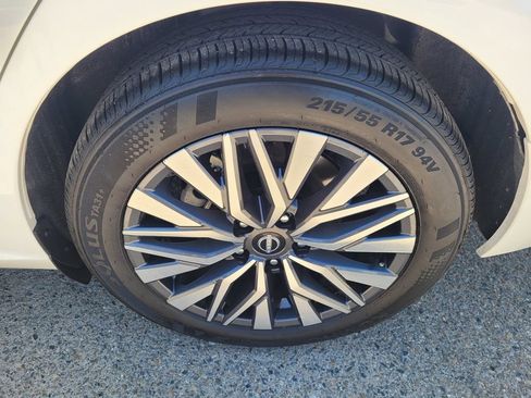 Used 2025 Nissan Altima 2.5 SV FWD image 25