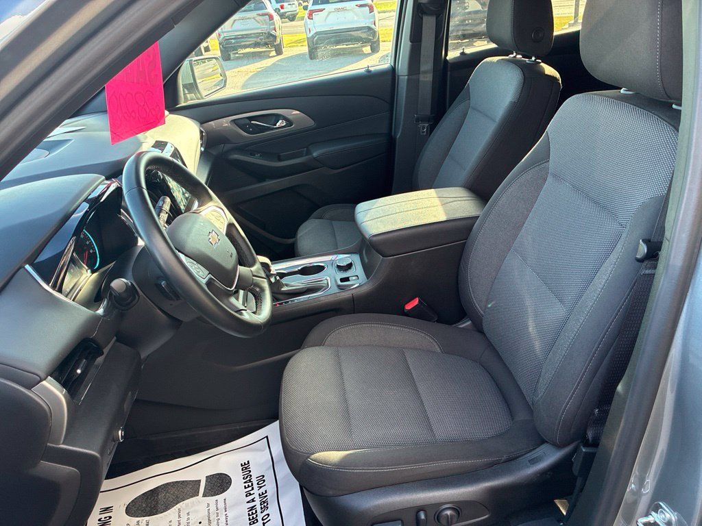 Used 2023 Chevrolet Traverse LT FWD image 39