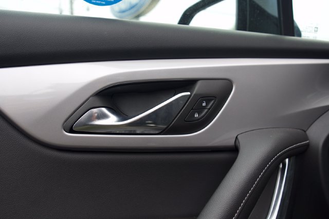 Used 2025 Chevrolet Blazer LT FWD image 12