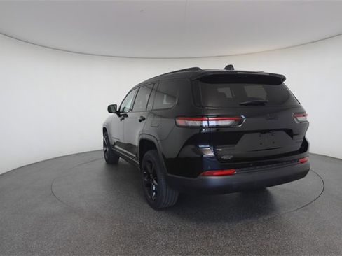 Used 2023 Jeep Grand Cherokee L Limited w/ Black Appearance Package image 13