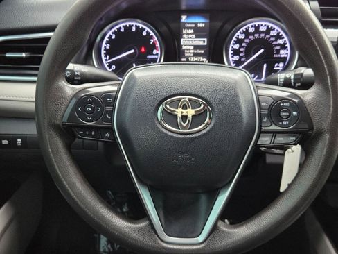 Used 2018 Toyota Camry LE FWD image 23