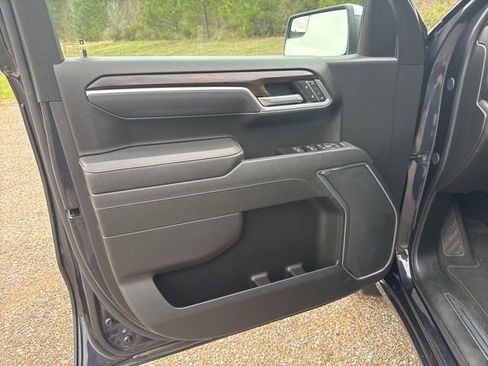 Used 2025 GMC Sierra 1500 SLT AWD/4WD image 19