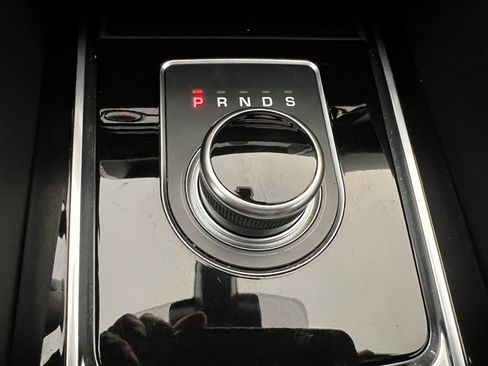 Used 2020 Jaguar F-PACE Premium image 33