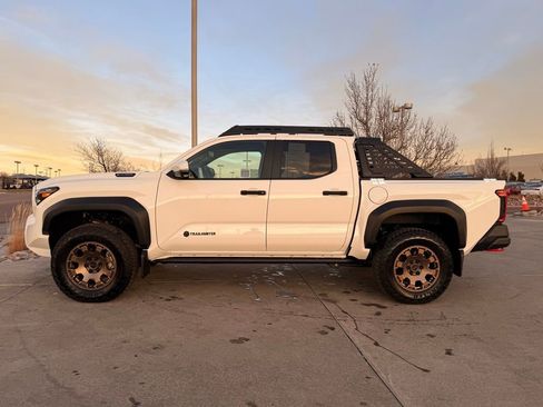 Used 2025 Toyota Tacoma Trailhunter image 4