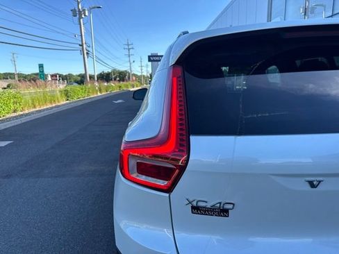 Certified 2025 Volvo XC40 B5 Plus AWD/4WD image 10