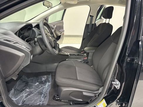 Used 2018 Ford Focus SE FWD image 11