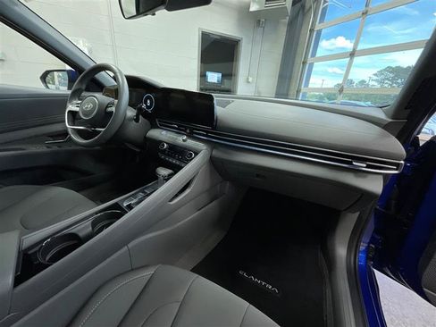 Used 2024 Hyundai Elantra SEL w/ Convenience Package FWD image 31