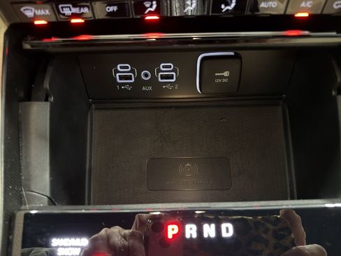 Used 2024 Jeep Grand Cherokee L Limited w/ Luxury Tech Group II image 35