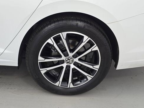 Certified 2025 Volkswagen Jetta Sport image 32