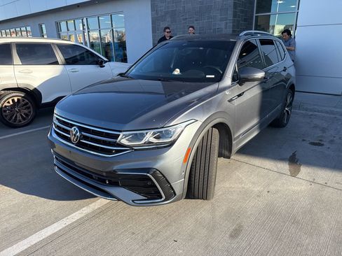 Used 2022 Volkswagen Tiguan SEL R-Line image 11