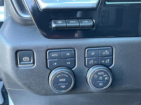 Used 2024 Chevrolet Silverado 1500 High Country w/ High Country Premium Package image 10