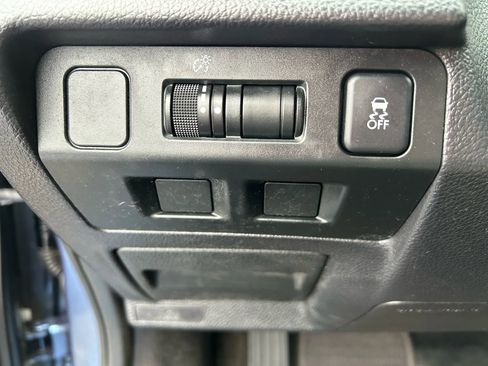 Used 2017 Subaru Crosstrek 2.0i Premium image 12