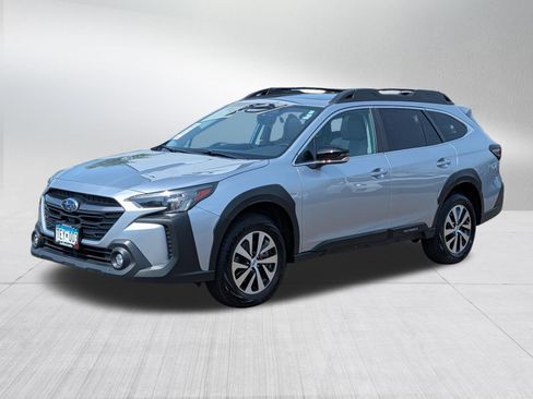 Certified 2025 Subaru Outback Premium AWD/4WD image 3