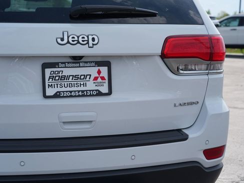 Used 2019 Jeep Grand Cherokee Laredo AWD/4WD image 10