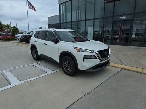 Used 2023 Nissan Rogue S image 2