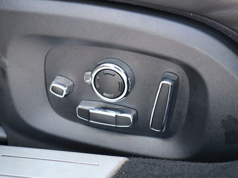 Used 2018 Jaguar XJ R-Sport image 36