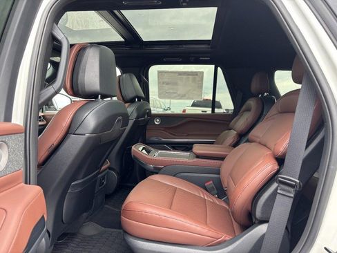 New 2026 Lincoln Navigator Reserve AWD/4WD image 11