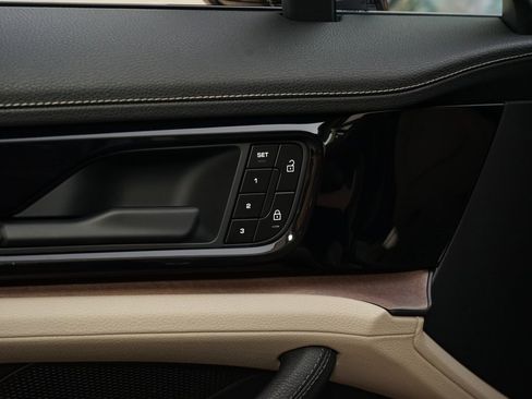 Used 2025 Porsche Panamera 4 image 29