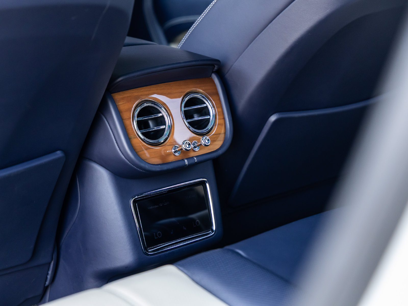 Used 2021 Bentley Bentayga AWD/4WD image 39
