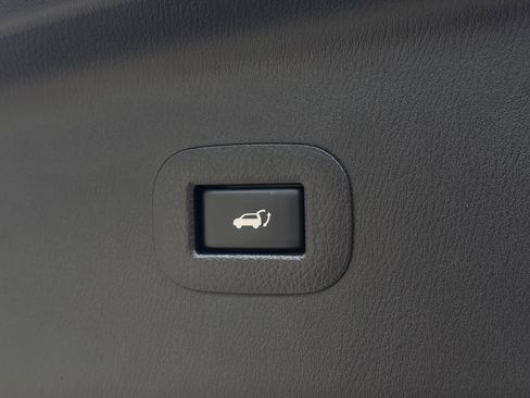 Used 2020 Nissan Armada SL w/ Premium Package image 10