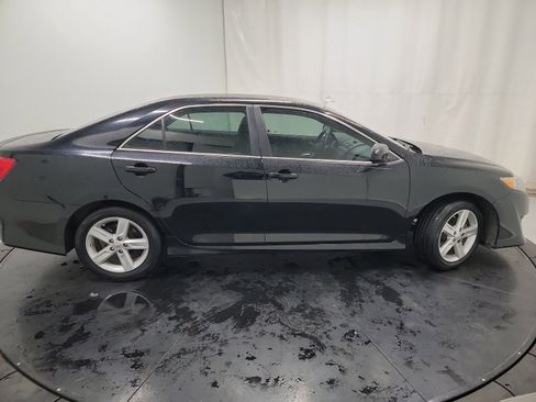 Used 2014 Toyota Camry SE image 11