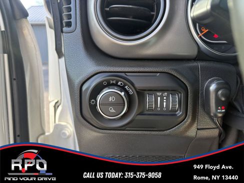 Used 2021 Jeep Gladiator Sport AWD/4WD image 19
