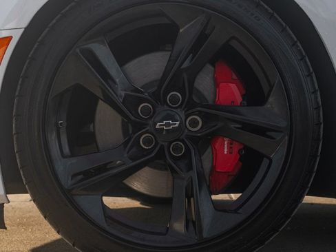 Used 2021 Chevrolet Camaro LT w/ Technology Package image 14