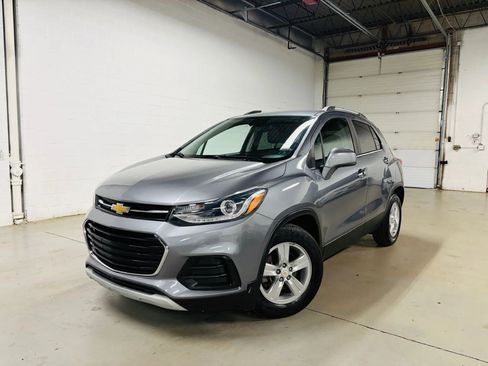 Used 2019 Chevrolet Trax LT w/ LT Convenience Package FWD image 1