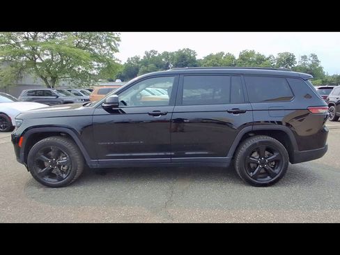 Used 2023 Jeep Grand Cherokee L Limited w/ Black Appearance Package AWD/4WD image 5