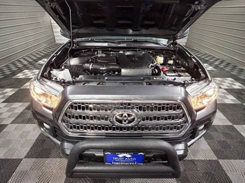 Used 2017 Toyota Tacoma TRD Sport image 36