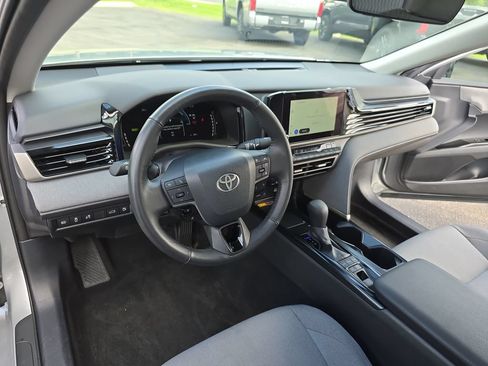 Used 2025 Toyota Camry LE w/ Convenience Package AWD/4WD image 17