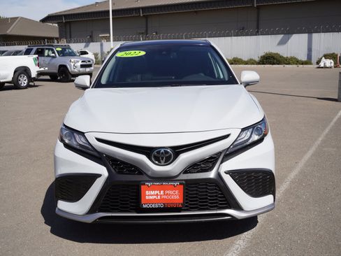 Used 2022 Toyota Camry XSE FWD image 4