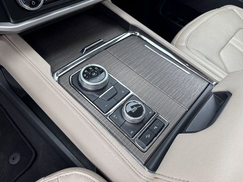 Used 2024 Ford Expedition Limited image 30