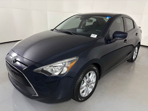 Used 2017 Toyota Yaris iA image 9