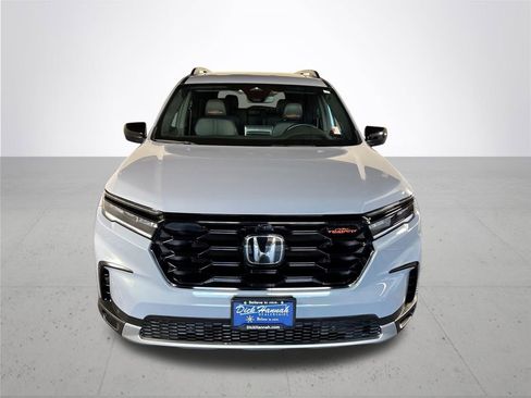 Certified 2025 Honda Pilot TrailSport image 3
