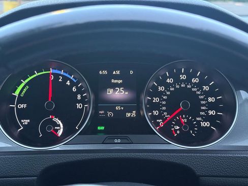 Used 2016 Volkswagen e-Golf SEL Premium w/ Driver Assistance Package image 26