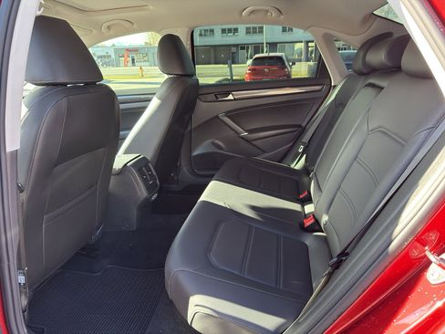 Used 2020 Volkswagen Passat 2.0T R-Line image 22