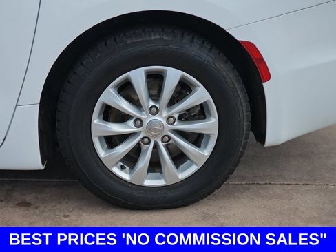 Used 2018 Chrysler Pacifica Touring-L FWD image 37