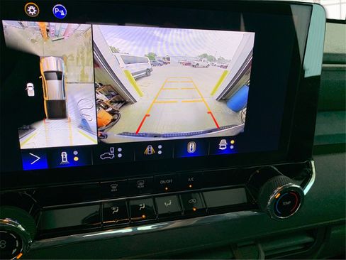 Used 2023 Chevrolet Colorado Trail Boss w/ Technology Package image 25