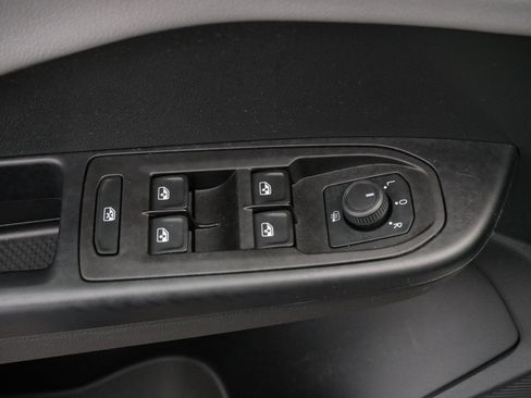 Certified 2024 Volkswagen Taos SE w/ Panoramic Sunroof Package image 19