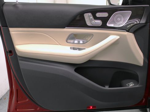 Used 2020 Mercedes-Benz GLE 350 w/ Premium Package image 36