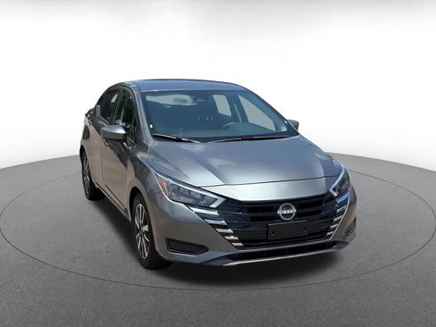Used 2025 Nissan Versa SV FWD image 3