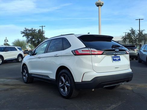 Used 2024 Ford Edge SEL w/ Sport Appearance Package image 4