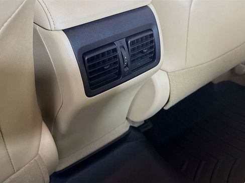 Used 2015 Toyota Camry XLE image 24