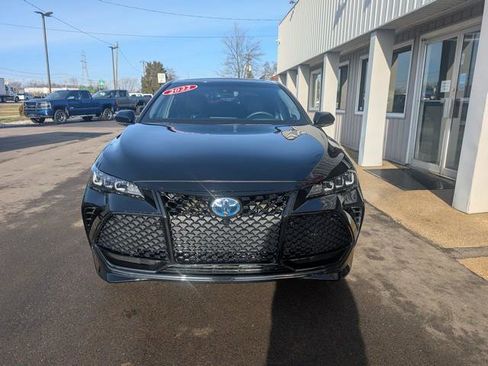 Used 2022 Toyota Avalon XSE image 3