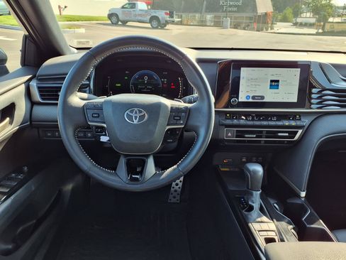 Certified 2025 Toyota Camry SE w/ Convenience Package AWD/4WD image 5
