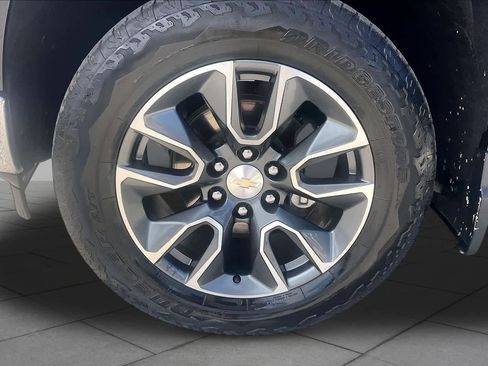 Used 2024 Chevrolet Silverado 1500 LT AWD/4WD image 11