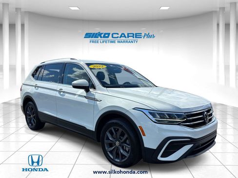 Used 2022 Volkswagen Tiguan SE FWD image 1