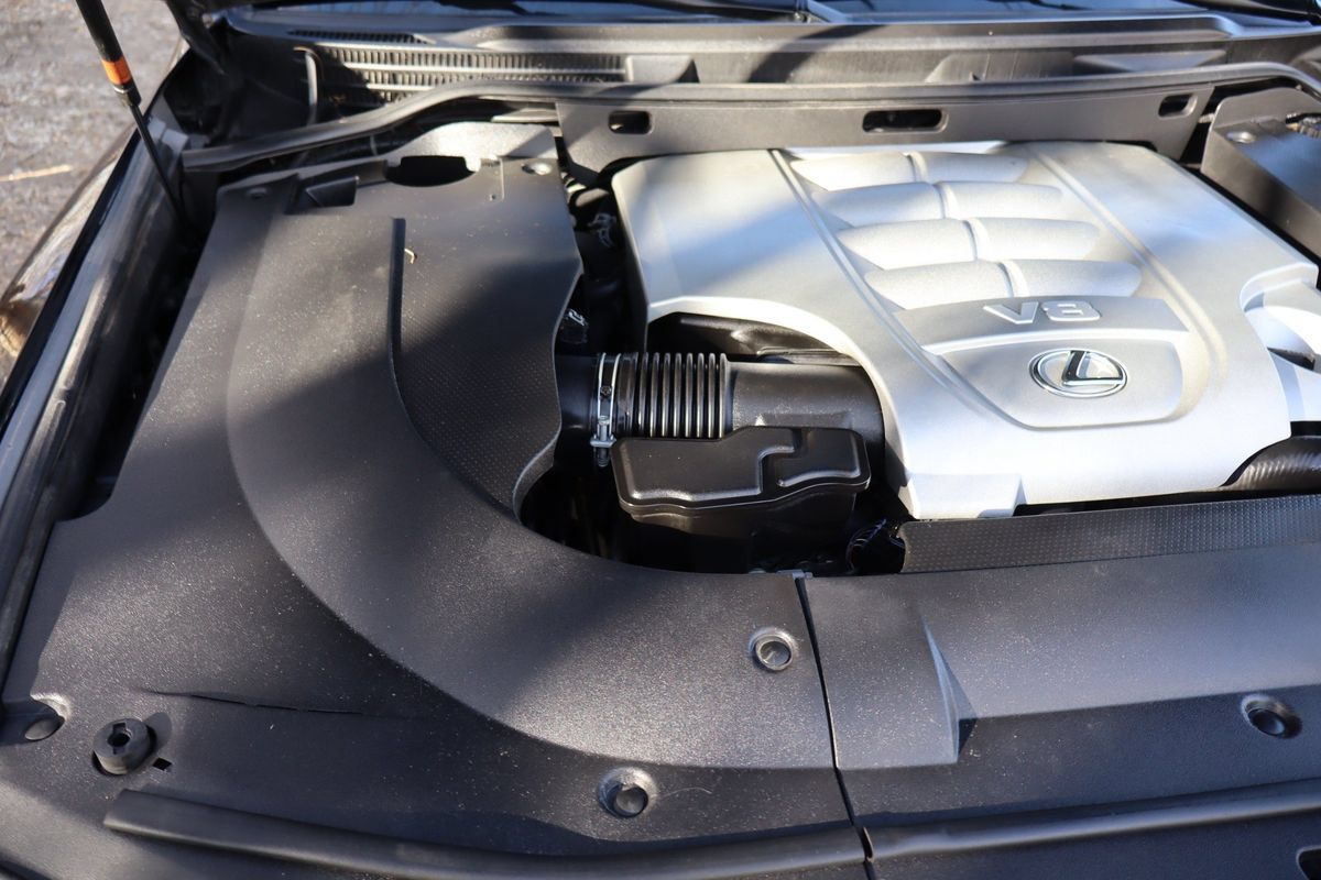 Used 2011 Lexus LX 570 4WD w/ Luxury Pkg image 39