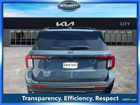 Used 2025 Ford Explorer ST AWD/4WD image 6